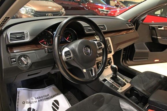 Volkswagen Passat, 1.8 л, Робот, 2012 фото 9