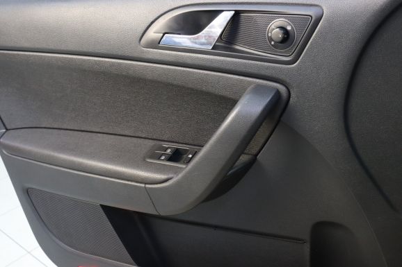 Skoda Yeti, 1.2 л, Робот, 2011 фото 8