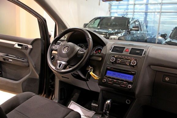 Volkswagen Touran, 1.4 л, Робот, 2011 фото 7