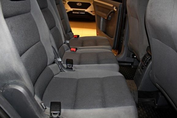 Volkswagen Touran, 1.4 л, Робот, 2011 фото 9