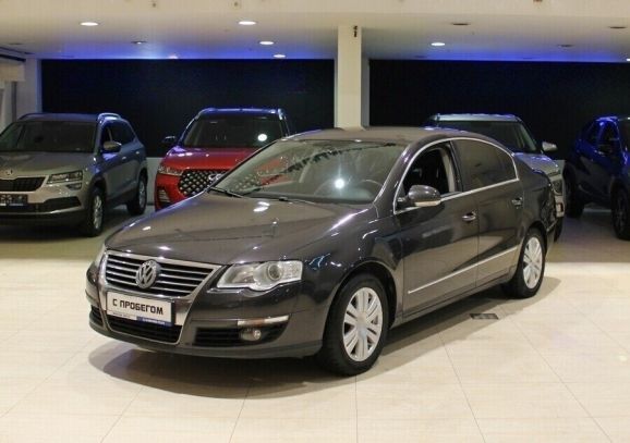 Volkswagen Passat, 1.8 л, Робот, 2010 фото 3