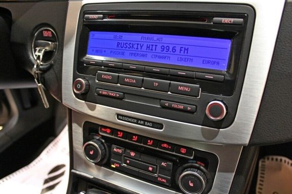 Volkswagen Passat, 1.8 л, Робот, 2010 фото 8