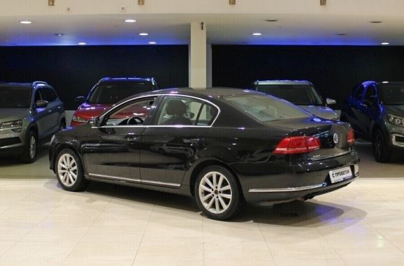 Volkswagen Passat, 1.8 л, Робот, 2011 фото 5
