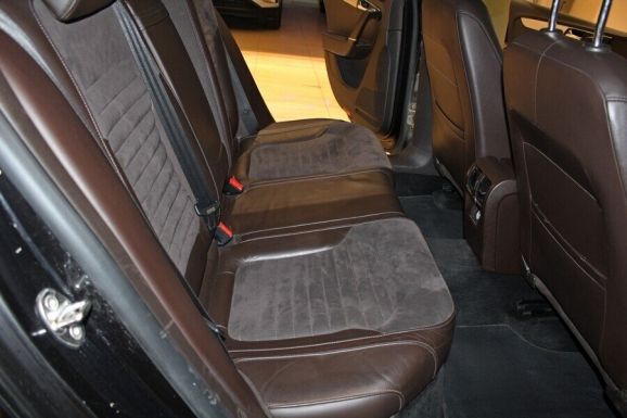 Volkswagen Passat, 1.8 л, Робот, 2011 фото 8