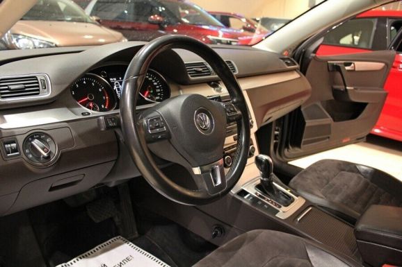 Volkswagen Passat, 1.8 л, Робот, 2011 фото 2