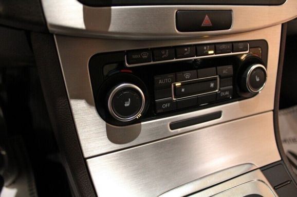 Volkswagen Passat, 1.8 л, Робот, 2011 фото 1