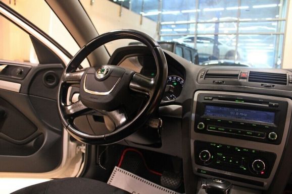 Skoda Octavia, 1.4 л, Робот, 2012 фото 7