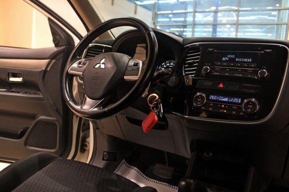 Mitsubishi Outlander, 2.4 л, Вариатор, 2013 фото 7