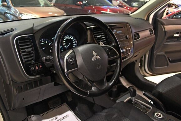 Mitsubishi Outlander, 2.4 л, Вариатор, 2013 фото 10