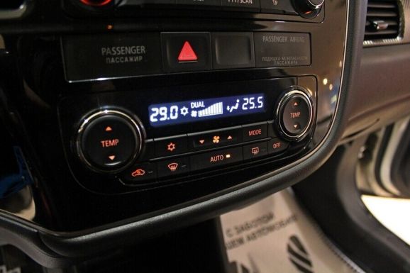 Mitsubishi Outlander, 2.4 л, Вариатор, 2013 фото 2