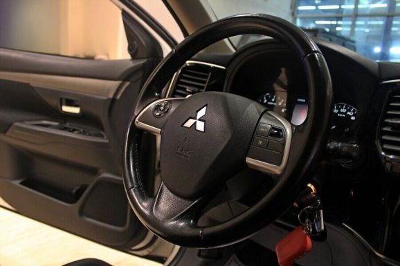 Mitsubishi Outlander, 2.4 л, Вариатор, 2013 фото 1