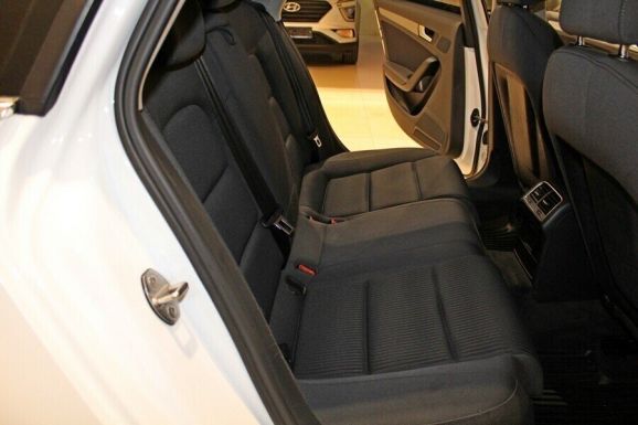 Audi A4, 1.8 л, Вариатор, 2010 фото 8