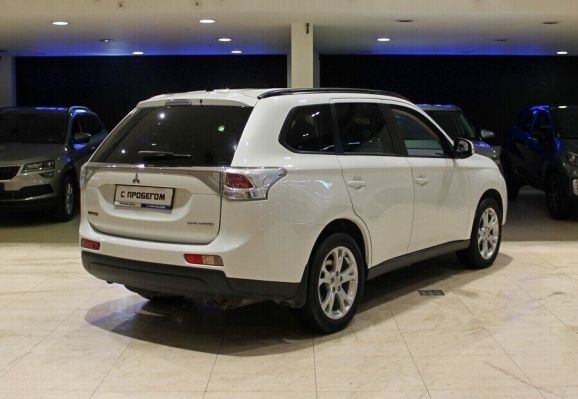 Mitsubishi Outlander, 2.4 л, Вариатор, 2013 фото 4