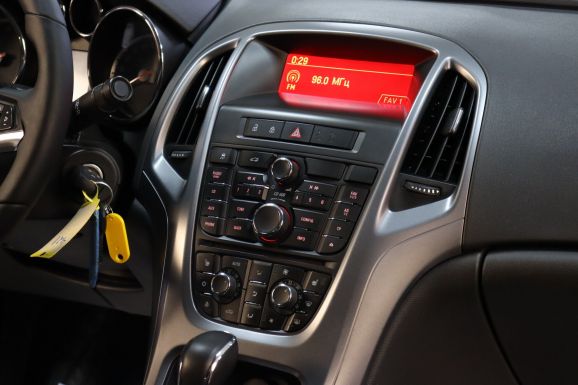 Opel Astra, 1.6 л, АТ, 2012 фото 8