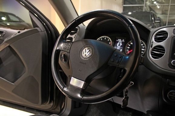 Volkswagen Tiguan, 2.0 л, АТ, 2009 фото 1