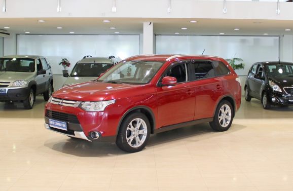 Mitsubishi Outlander, 2.0 л, Вариатор, 2014 фото 3