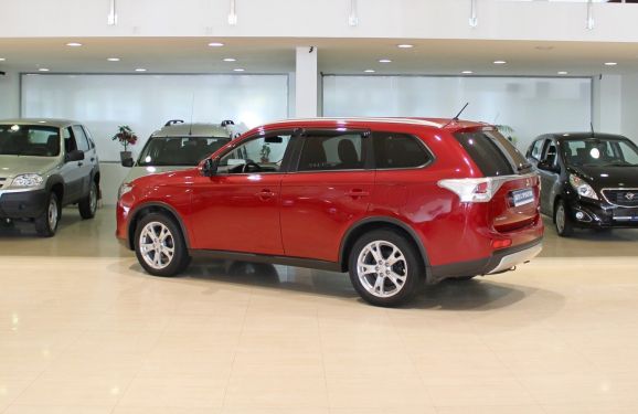 Mitsubishi Outlander, 2.0 л, Вариатор, 2014 фото 4