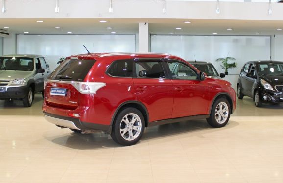 Mitsubishi Outlander, 2.0 л, Вариатор, 2014 фото 6