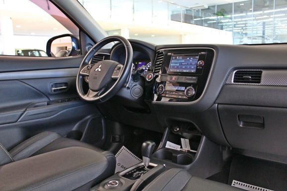 Mitsubishi Outlander, 2.0 л, Вариатор, 2014 фото 7