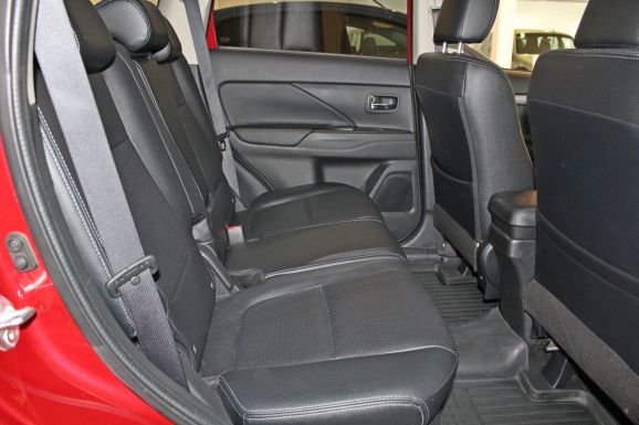 Mitsubishi Outlander, 2.0 л, Вариатор, 2014 фото 8