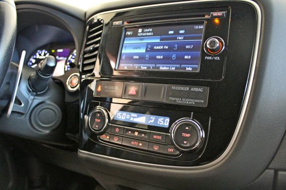 Mitsubishi Outlander, 2.0 л, Вариатор, 2014 фото 9