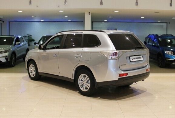 Mitsubishi Outlander, 2.4 л, Вариатор, 2013 фото 5