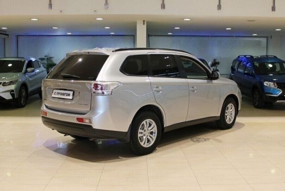 Mitsubishi Outlander, 2.4 л, Вариатор, 2013 фото 6