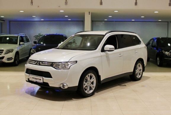 Mitsubishi Outlander, 2.4 л, Вариатор, 2014 фото 3