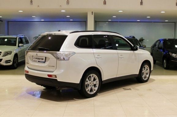 Mitsubishi Outlander, 2.4 л, Вариатор, 2014 фото 4