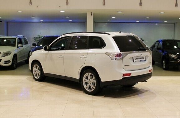 Mitsubishi Outlander, 2.4 л, Вариатор, 2014 фото 6