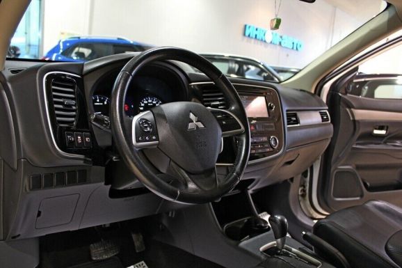Mitsubishi Outlander, 2.4 л, Вариатор, 2014 фото 9