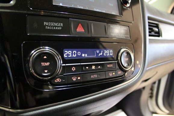 Mitsubishi Outlander, 2.4 л, Вариатор, 2014 фото 11