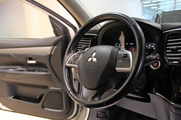 Mitsubishi Outlander, 2.4 л, Вариатор, 2014 фото 12