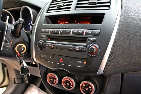 Mitsubishi ASX, 1.8 л, Вариатор, 2011 фото 9