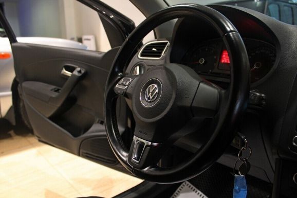 Volkswagen Polo, 1.6 л, АТ, 2015 фото 2