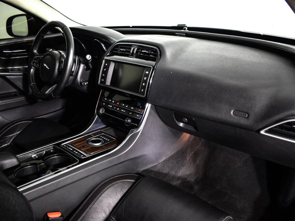 Jaguar XE, 2.0 л, АТ, 2015 фото 7