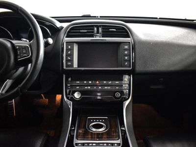 Jaguar XE, 2.0 л, АКПП, 2015 фото 8