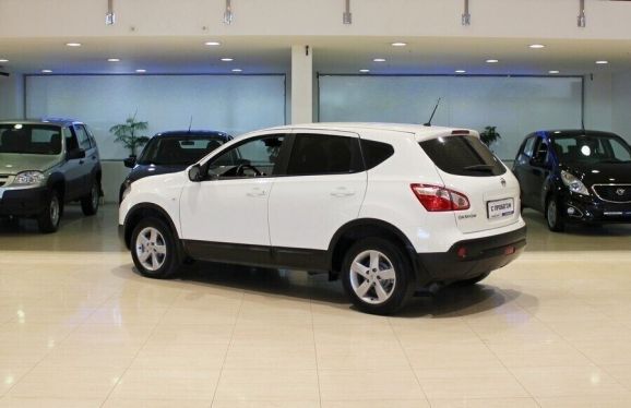 Nissan Qashqai, 2.0 л, Вариатор, 2010 фото 6