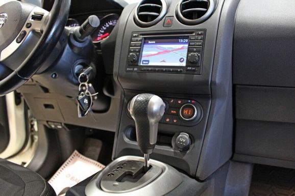 Nissan Qashqai, 2.0 л, Вариатор, 2010 фото 2
