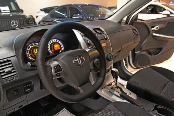 Toyota Corolla, 1.6 л, АТ, 2013 фото 9