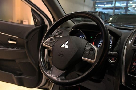 Mitsubishi ASX, 2.0 л, Вариатор, 2013 фото 9