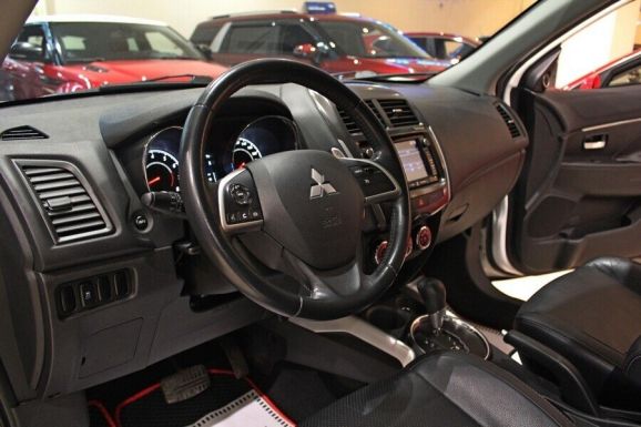 Mitsubishi ASX, 2.0 л, Вариатор, 2013 фото 2