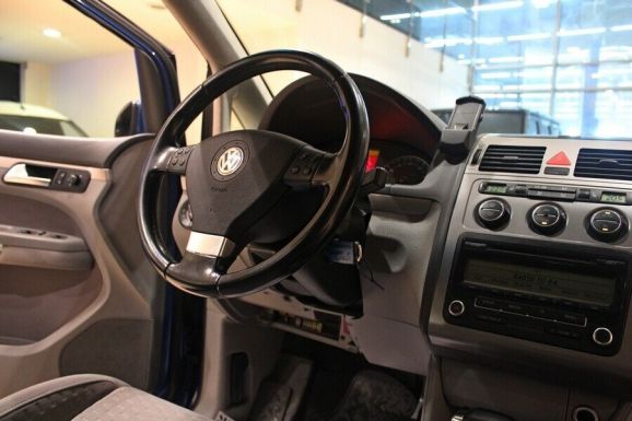 Volkswagen Touran, 1.4 л, Робот, 2010 фото 7