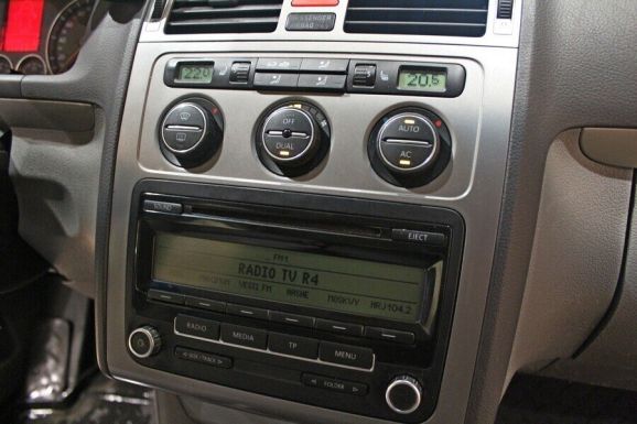 Volkswagen Touran, 1.4 л, Робот, 2010 фото 9