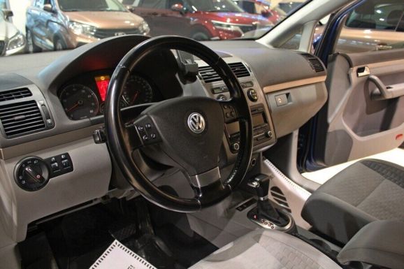 Volkswagen Touran, 1.4 л, Робот, 2010 фото 2