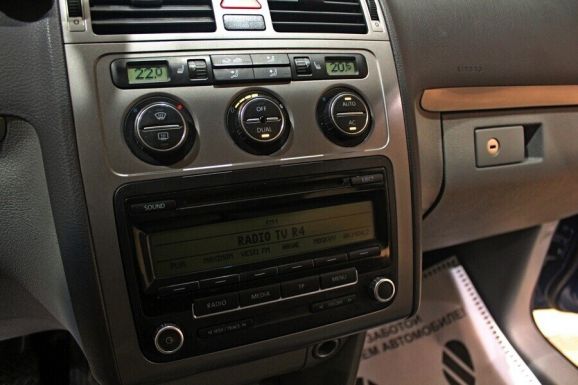 Volkswagen Touran, 1.4 л, Робот, 2010 фото 1