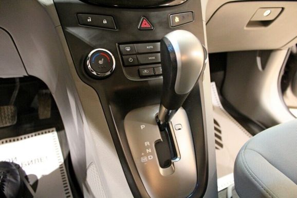 Chevrolet Orlando, 1.8 л, АТ, 2013 фото 10