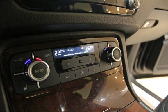 Volkswagen Touareg, 3.0 л, АТ, 2012 фото 10