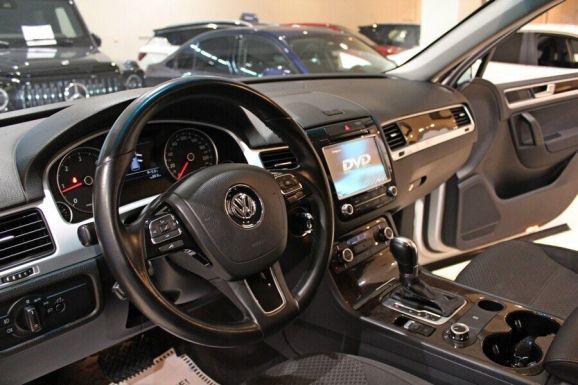 Volkswagen Touareg, 3.0 л, АТ, 2013 фото 9