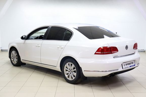 Volkswagen Passat, 1.8 л, Робот, 2013 фото 6